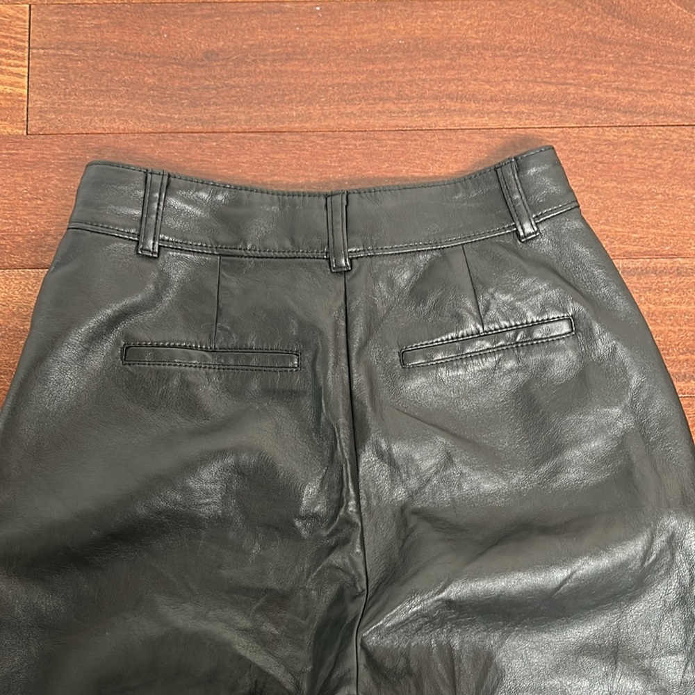 Babaton vegan leather cropped trousers | black - Picture 4 of 5